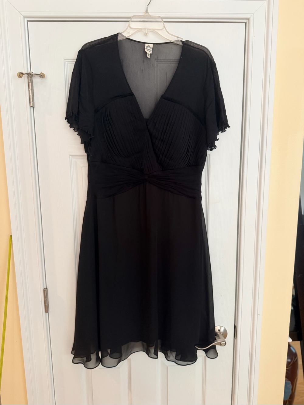 Ladies Size 16W Signature by "Sangria" Black Flutter Sleeve Chiffon Dress GUC